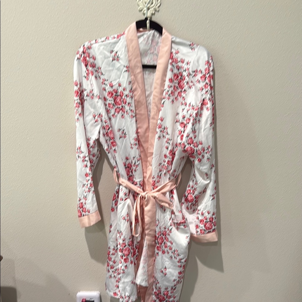 Morgan Lane Pink and White Floral Robe